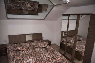 Гостевой дом New house Куртя-де-Арджеш Двухместный номер с 1 кроватью или 2 отдельными кроватями-4